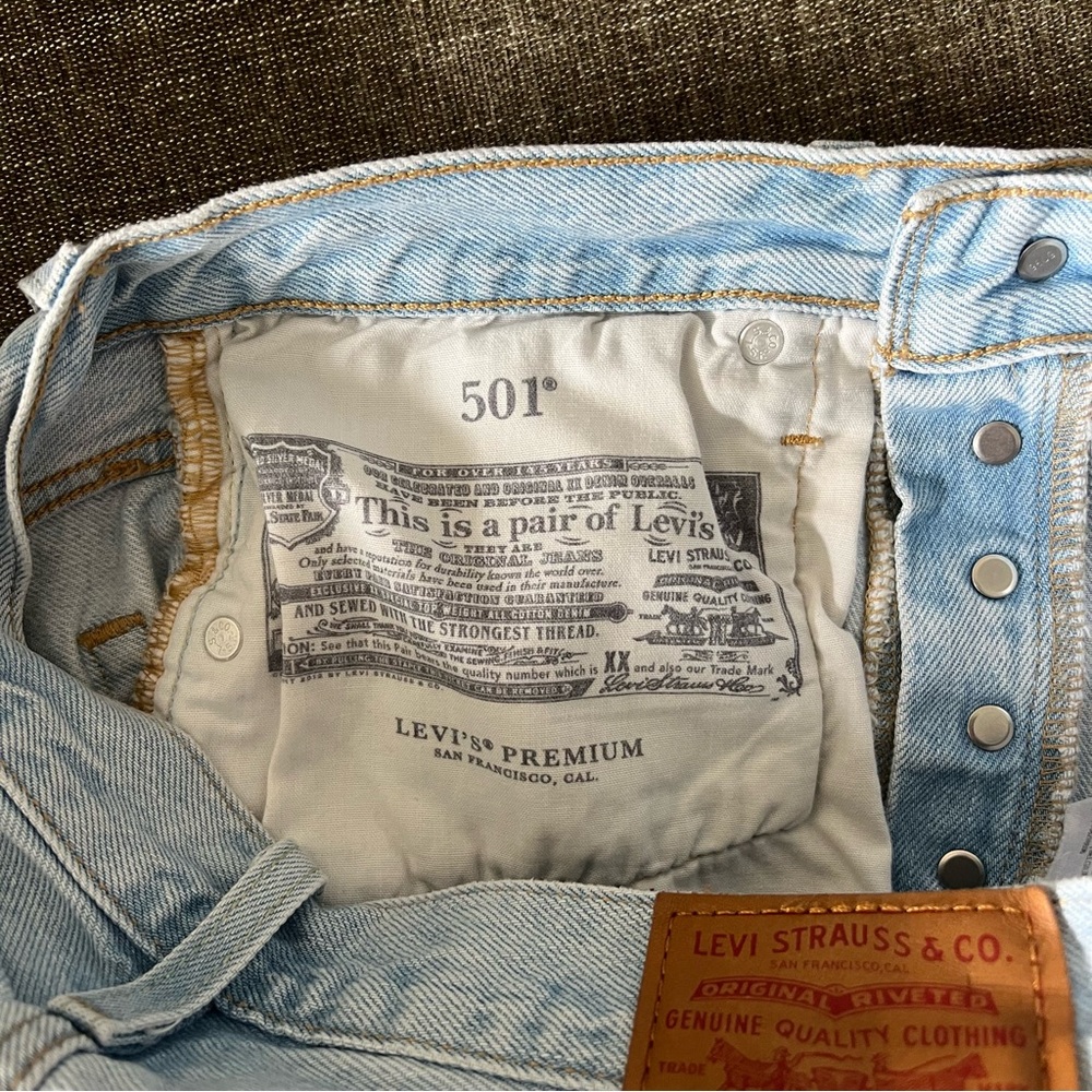 Levi’s Women’s Premium 501 Mid Thigh Denim Shorts - Picture 9 of 11